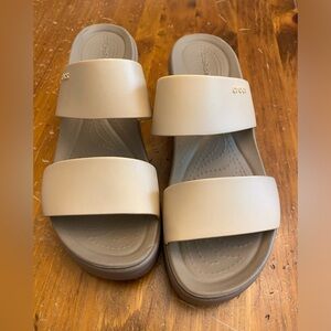 Crocs Women's Size 7 Beige LiteRide Brooklyn Low Wedge Platform Sandal